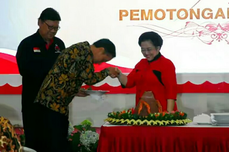 Megawati Desak Jokowi Lakukan Reshuffle