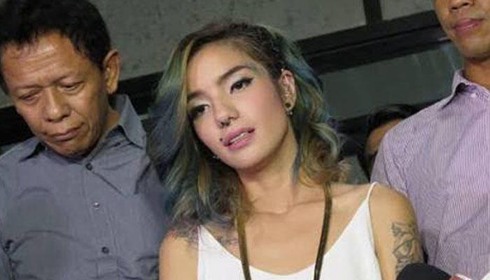 Curhat Jadi Korban KDRT, Sheila Marcia Menangis