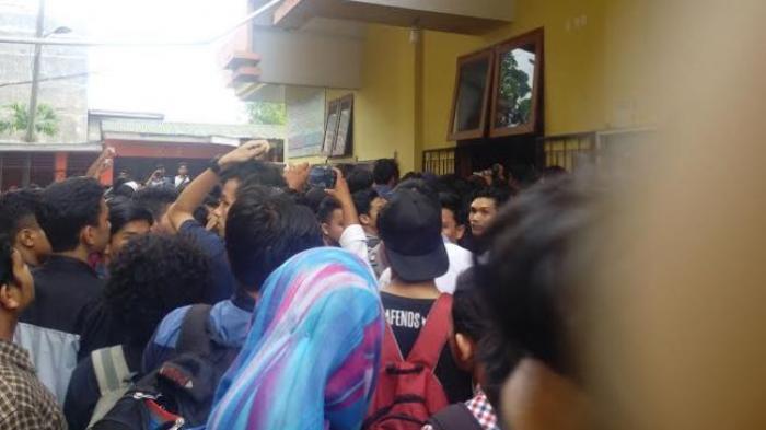 Hardiknas berdarah