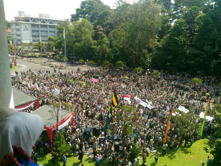 Hardiknas, Mahasiswa UGM Menggoyang Rekto-RAT