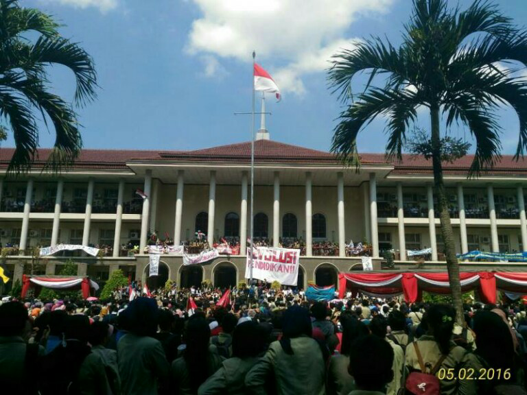 Hardiknas, Mahasiswa UGM Menggoyang Rekto-RAT