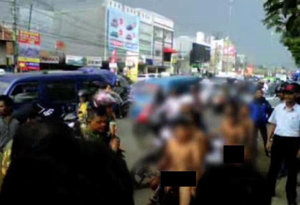 (Greget) Ketangkep Tawuran, Ditelanjangin di Pinggir Jalan