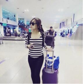 Kenapa Cewek Berbaju Stripes Itu Menarik ya Gan? (++FOTO)