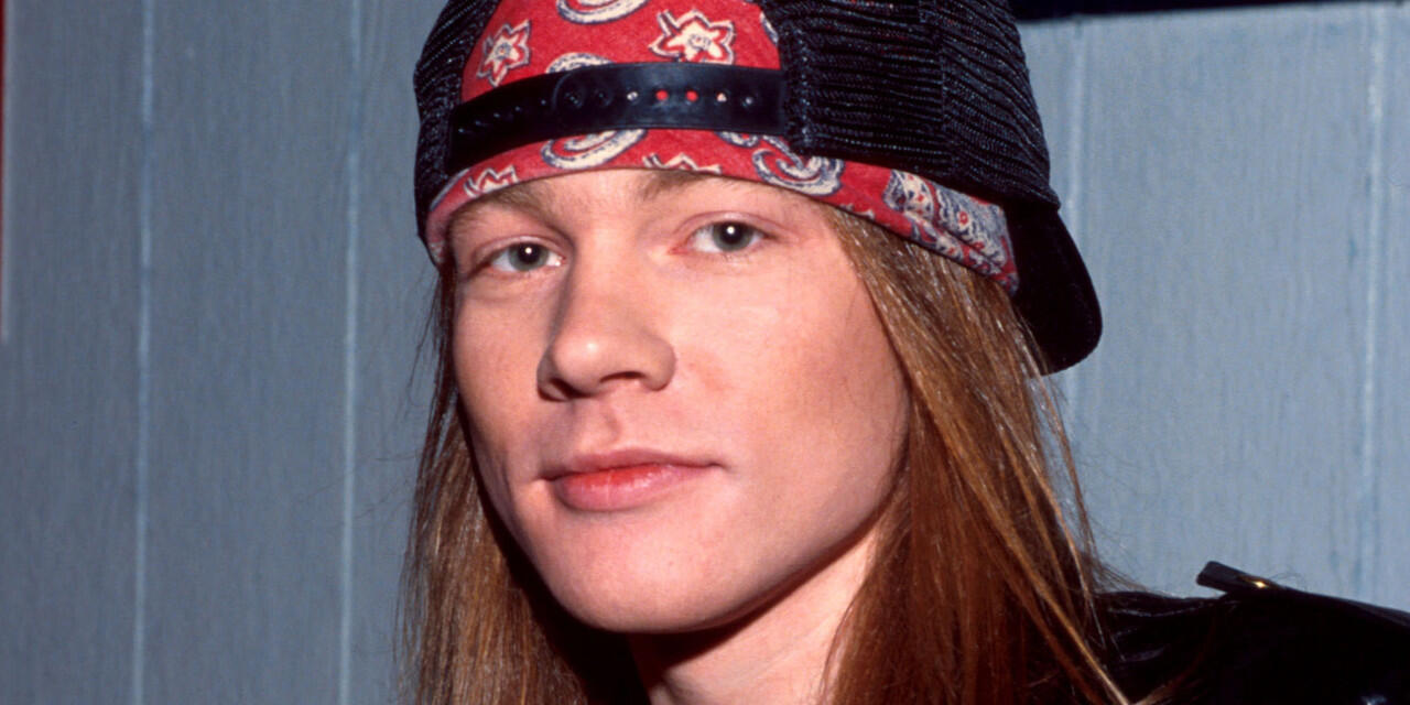 Axl Rose, Sang Vokalis Legend Mengalami Patah Kaki Saat Tour Reuni Guns N' Roses