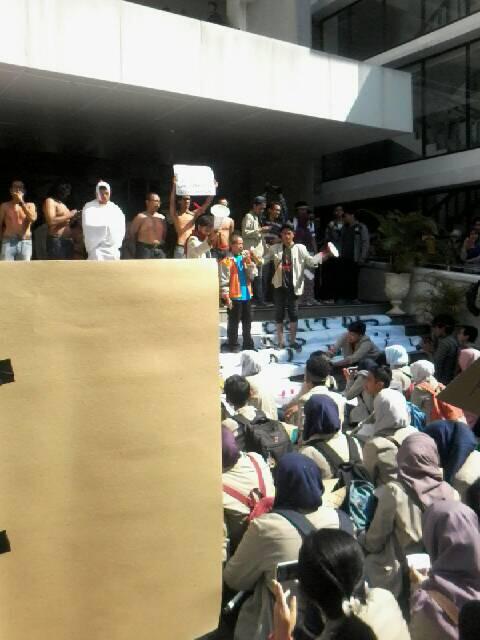 &#91;Live Report&#93; UGM Bergejolak !! Puncak dari Segala Uneg-uneg.