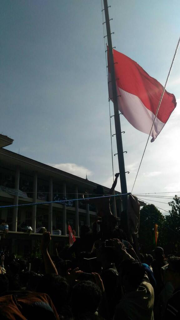 &#91;Live Report&#93; UGM Bergejolak !! Puncak dari Segala Uneg-uneg.