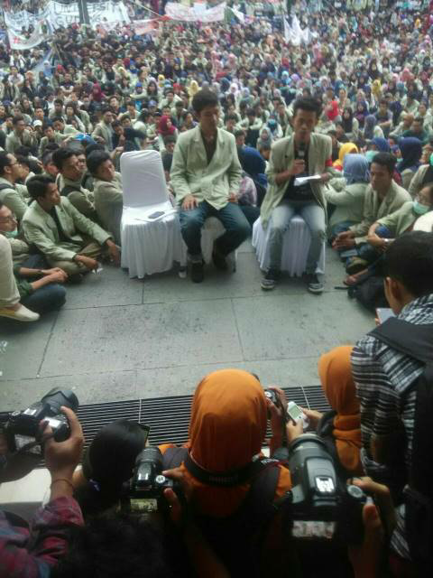 &#91;Live Report&#93; UGM Bergejolak !! Puncak dari Segala Uneg-uneg.