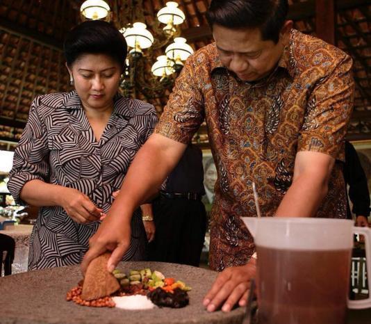Foto SBY 'Ulek Sambal' Jadi Sorotan Netizen