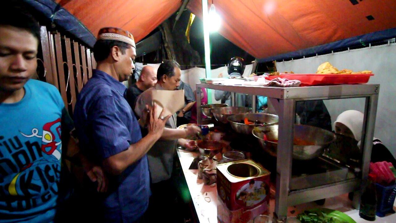 Nasi Uduk Betawi Bang Udin Pakai Jengkol di Rawa Belong - Jakarta Street Food