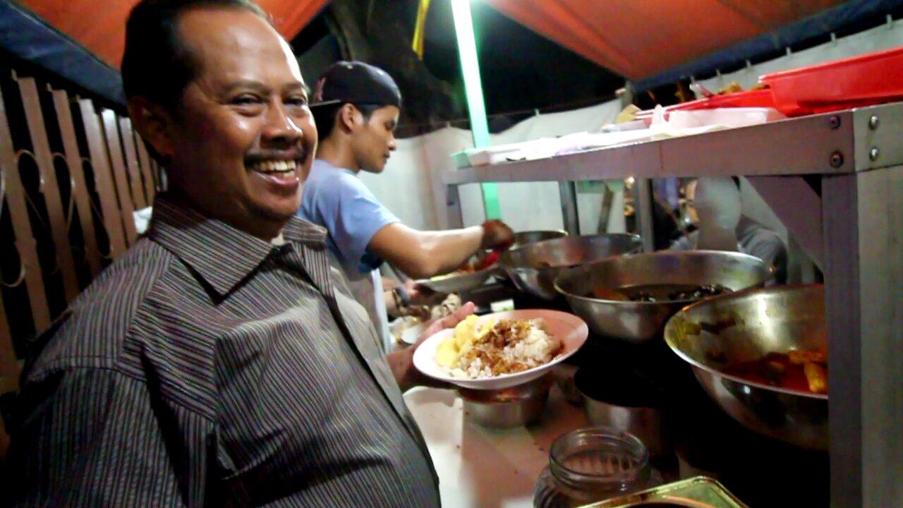 Nasi Uduk Betawi Bang Udin Pakai Jengkol di Rawa Belong - Jakarta Street Food