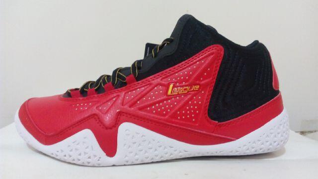 SEPATU BASKET LEAGUE