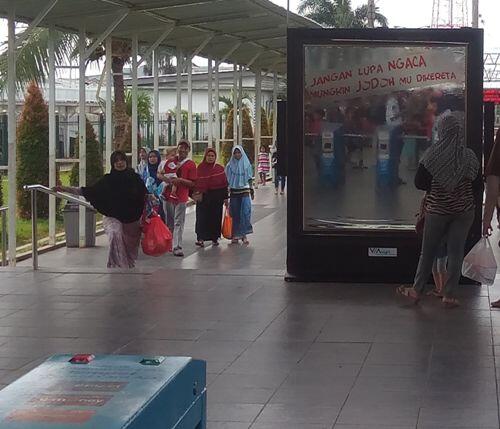 Jangan Lupa Ngaca, Mungkin Jodohmu di Kereta