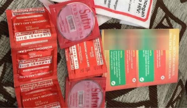 Geger Kondom Gambar Pria Sesama Jenis Dibagi ke Warga Depok