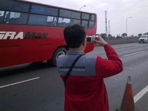 para pemburu foto bus