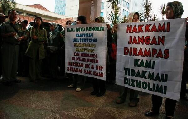 Gaji Guru Honorer di Bekasi Masih Memprihatinkan (700ribu/bulan)