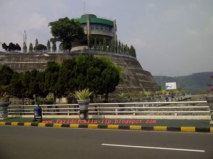 keindahan kawasan bandung barat bendungan plta cirata