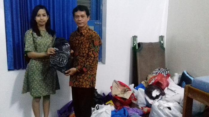 Siswa SMAN 2 Surakarta Jaga Seragam Tetap Bersih untuk Disumbangkan