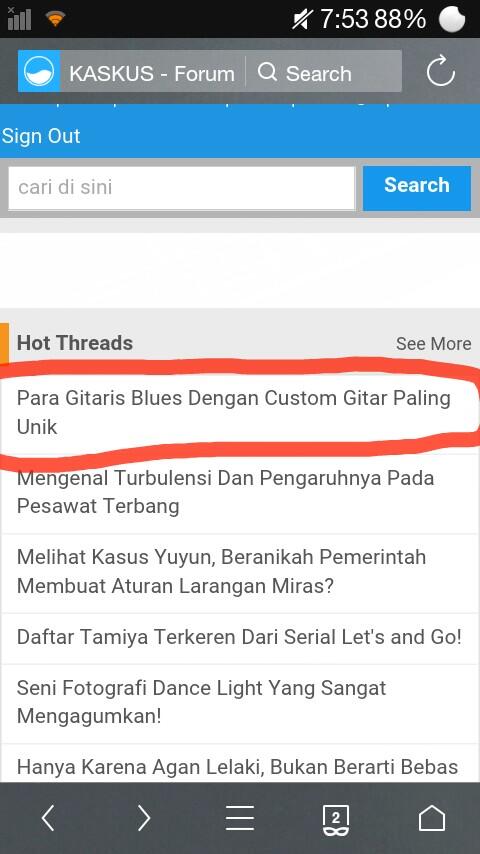 Gitaris Blues dengan Gitar Custom Paling Unik