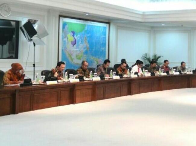 Wali Kota Risma Kembali Tegaskan Tetap Bersama Warga Surabaya
