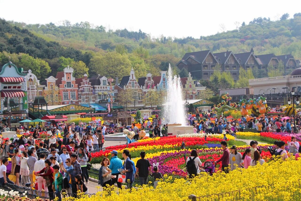 Berwisata Menikmati Negeri Kincir Angin di Bandung