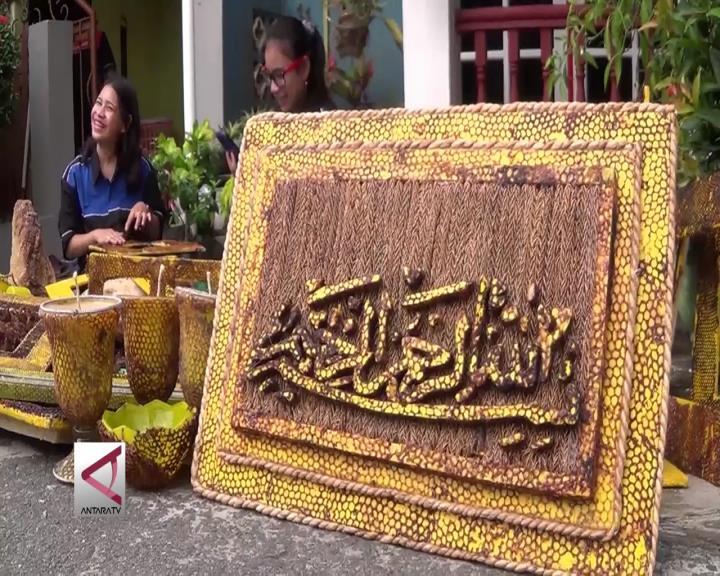 Mengubah Sarang Lebah Menjadi Kerajinan Bernilai Ekonomis