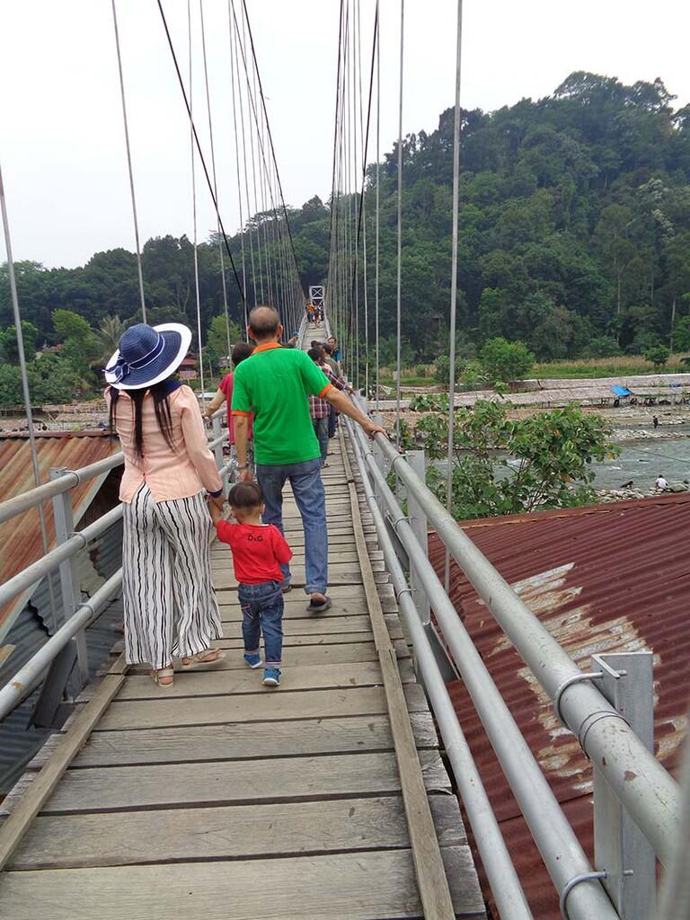 Bukit Lawang (sungai dan primata)