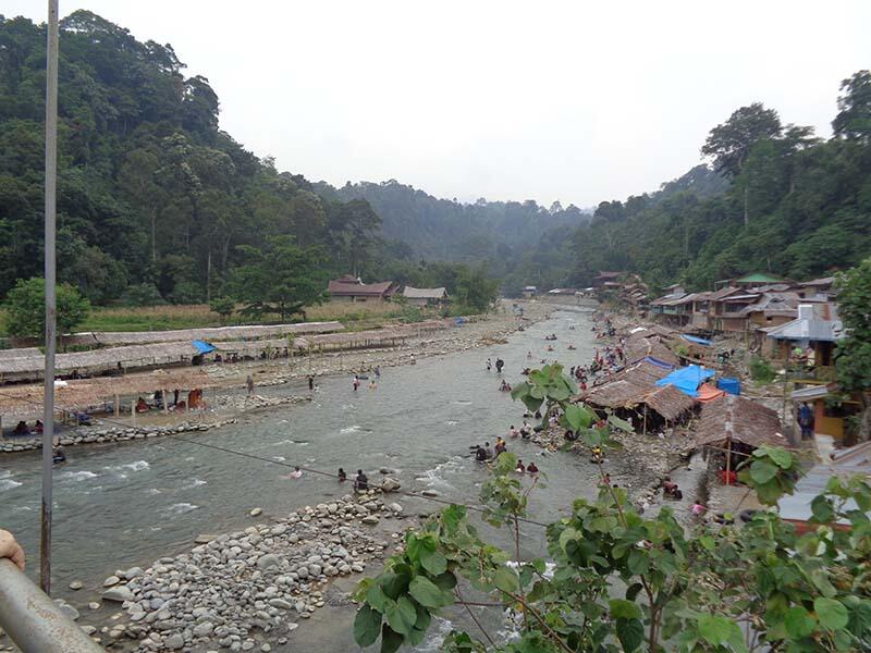 Bukit Lawang (sungai dan primata)