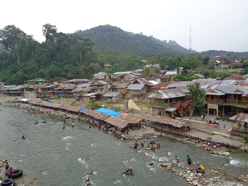 Bukit Lawang (sungai dan primata)