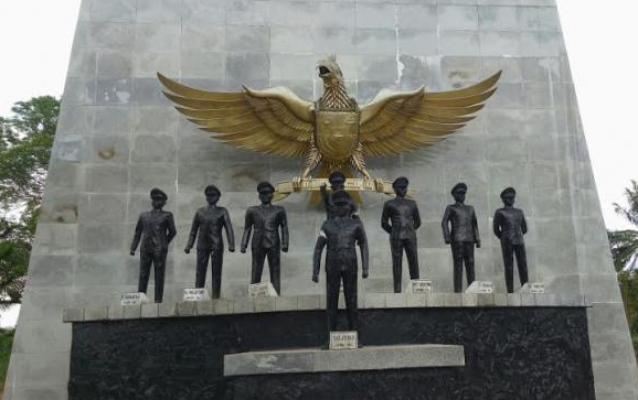 Alasan ABG Foto Injak Patung Pahlawan: Untuk Kenang-kenangan!