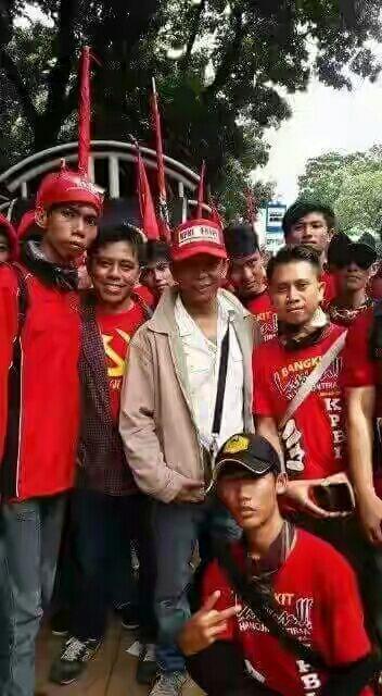SERUAN AKUN MABES TNI COMMUNITY: MARI KITA PERANGI KOMUNIS LAKNAT