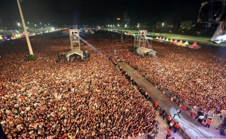 7 Hal yang Diharapkan Terjadi Pada Saat Live Konser Sebuah Grup Band Rock-Metal