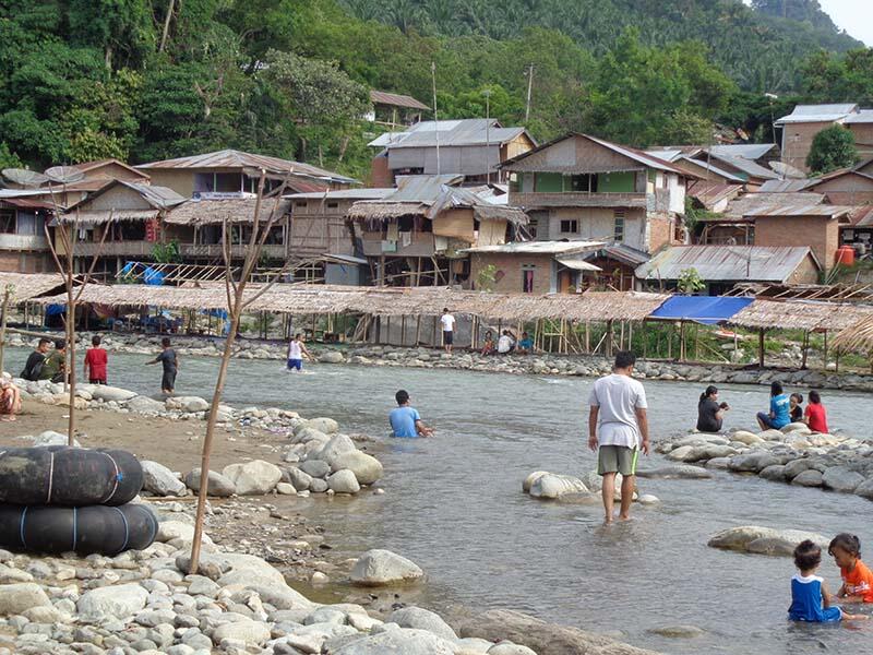 Bukit Lawang (sungai dan primata)