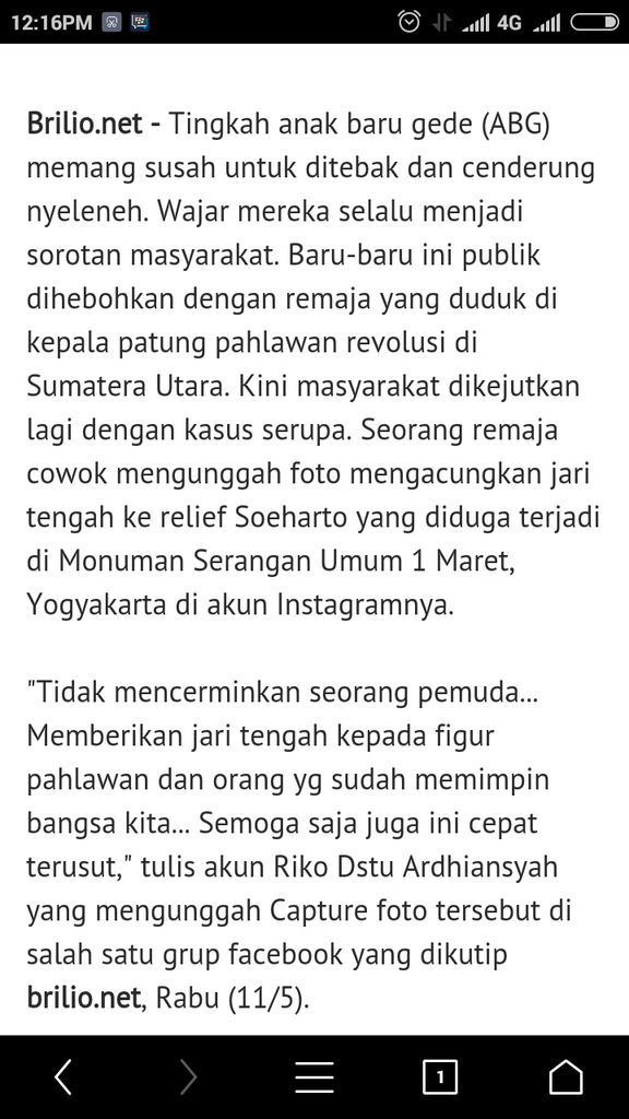 ABG acungkan jari tengah nya ke relief Ir.Soeharto