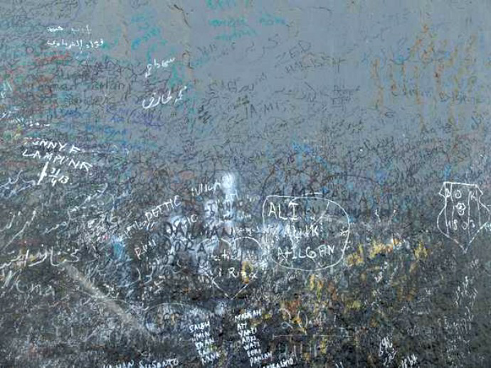 Memalukan! 3 Aksi Vandalisme Turis Indonesia di Luar Negeri