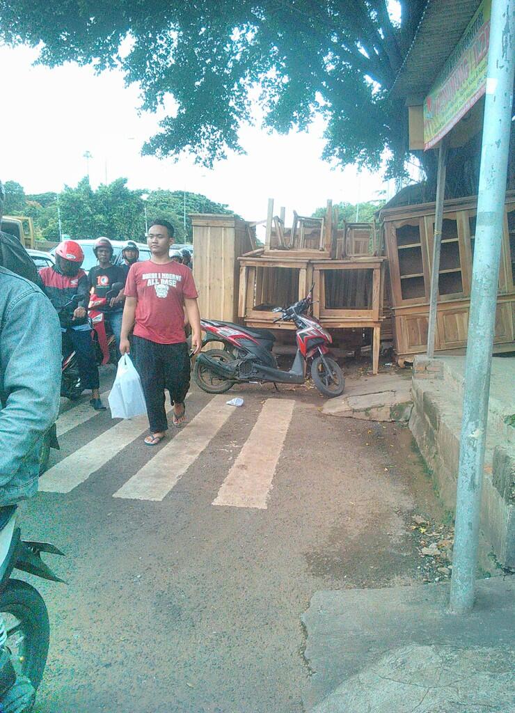 Gambaran Kecil kemacetan "Sampai kapan..kapan...ya.. kapan-kapan??'