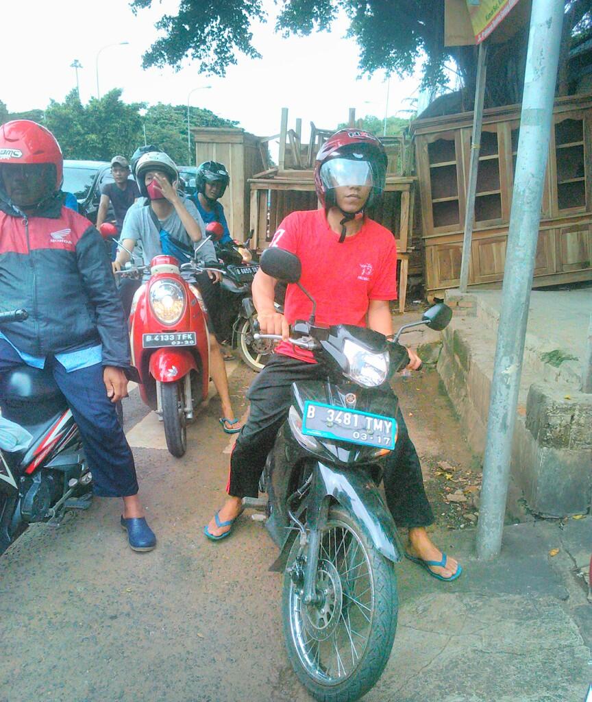 Gambaran Kecil kemacetan "Sampai kapan..kapan...ya.. kapan-kapan??'