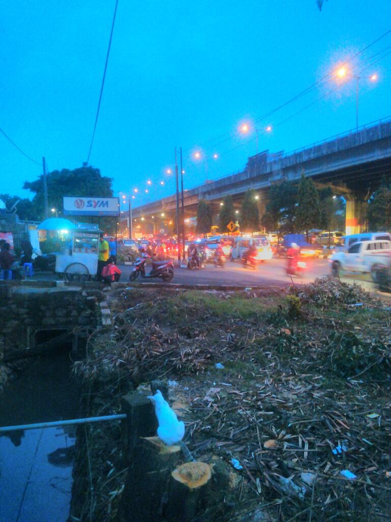 Gambaran Kecil kemacetan "Sampai kapan..kapan...ya.. kapan-kapan??'