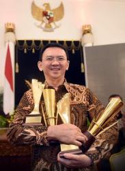 SHOCKING NEWS : Pemprov DKI / AHOK Ukir Sejarah, Raih 4 Penghargaan !!