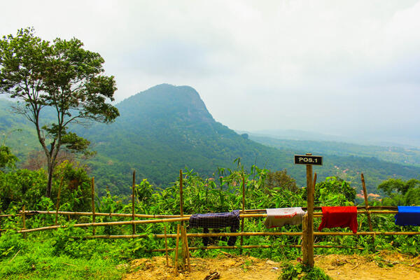 Gunung Lembu Purwakarta. Pemandangan Luar Biasa dari Puncak Gunung.