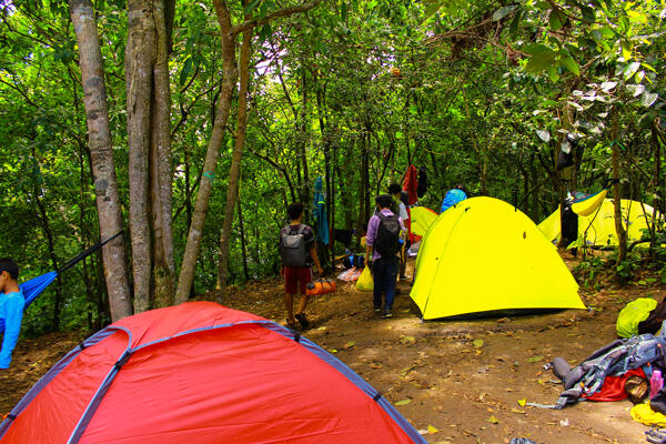 Gunung Lembu Purwakarta. Pemandangan Luar Biasa dari Puncak Gunung.