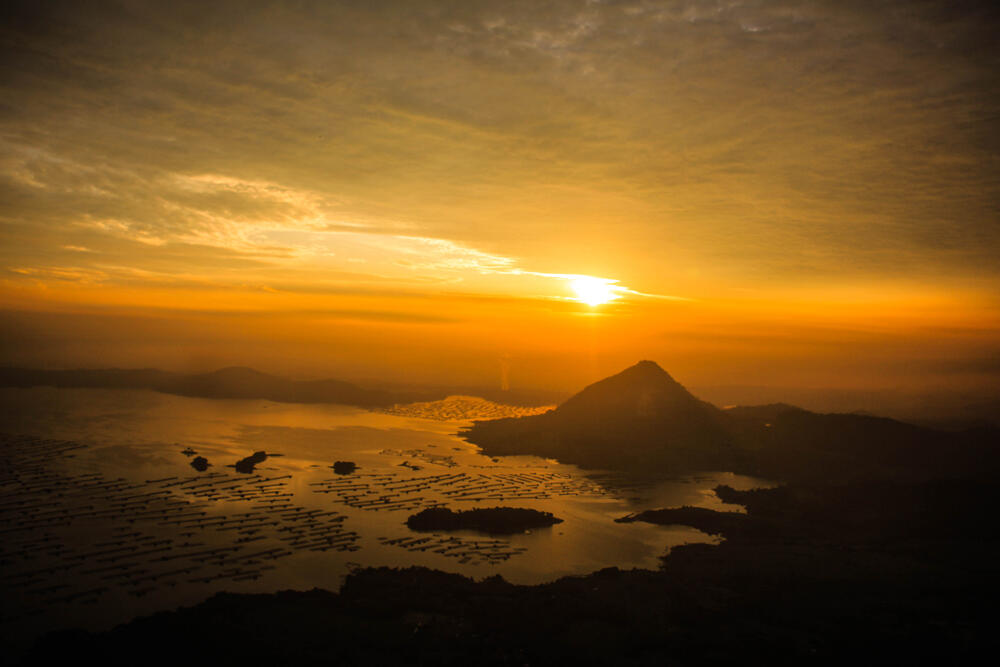 Gunung Lembu Purwakarta. Pemandangan Luar Biasa dari Puncak Gunung.