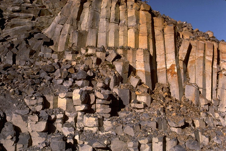 Pengen Lihat Columnar Joint Indah Datang ke Bima Gan!