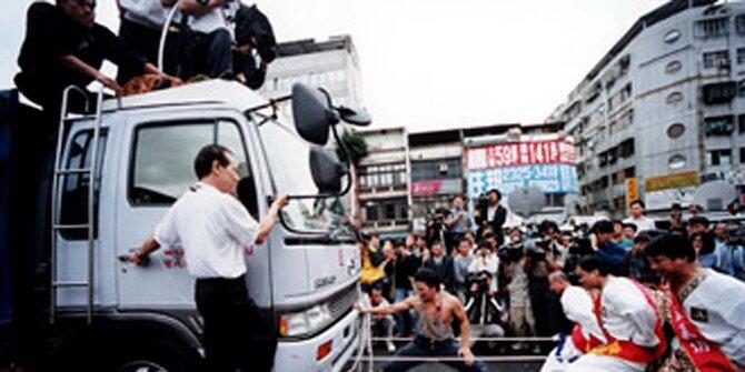 Empat manusia dengan alat kelamin terkuat sedunia