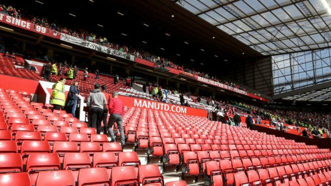 Ada paket mencurigakan, laga di Old Trafford dibatalkan