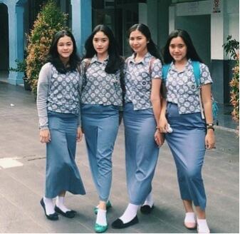 Kenapa Anak SMA Suka Pakai Rok Span? (++FOTO)