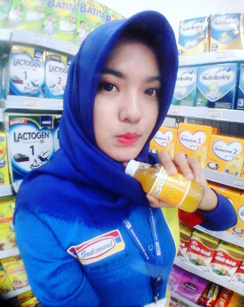 Kasir Indomaret ini cantik banget bray (sampai indomie ane tumpah)!!