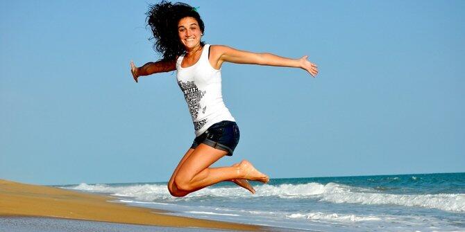 5 Cara ampuh menjadi bahagia menurut berbagai riset ilmiah!