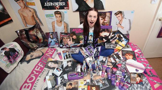 Terobsesi, Wanita ini &quot;menikahi&quot; gambar Justin Bieber