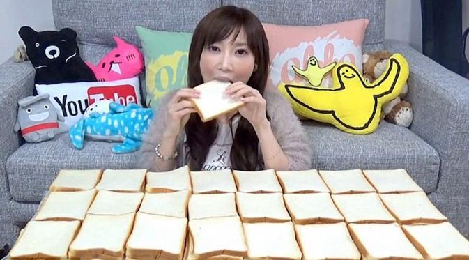 ANJAYYY...Wanita cantik asal jepang ini habiskan 3,8 kg roti sekaligus