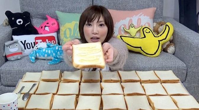 ANJAYYY...Wanita cantik asal jepang ini habiskan 3,8 kg roti sekaligus